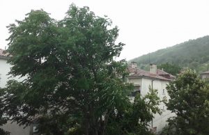 Облачно и по-хладно време