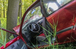 Мъж получи инфаркт зад волана и се блъсна в дърво