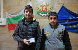 Момчета намериха портфейл с пари и документи и го предадоха в полицията