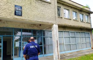 Мъж шамароса зам.-председател на изборна секция в Капитан Петко