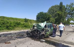 Двама загинали и трима ранени при адското меле на камион и две коли (снимки)