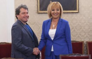 Манолова на консултациите с ИТН: Не е страшно да има правителство на малцинството