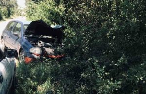 Засилен зад волана спря в дърво