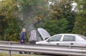 Шуменски полицаи помогнаха на хора от аварирал автомобил