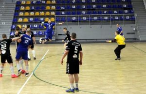 Хандбалистите на „Шумен 61” загубиха с 1 гол дербито при мъжете