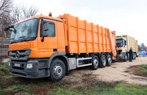 Два автомобила за сметосъбиране получи Община Нови пазар