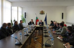 Областният управител разговаря със земеделски производители за новия поливен сезон