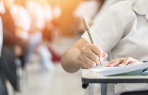 Близо 72% от учителите в страната вече са с увеличени заплати