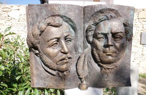 Откриха бюст-паметник на братя Миладинови в Двора на кирилицата