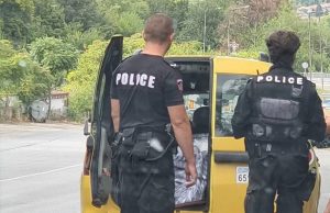 Откриха 50 000 цигари без бандерол в кола на варненец