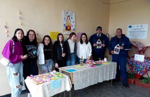 Полицаи бяха специални гости на великденски благотворителен базар в Каолиново