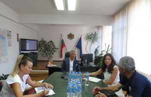 В приемния ден на областния граждани се жалваха от недостиг на вода, инфраструктура и подготовката на вота