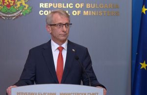 Премиерът призова ЦИК да преразгледа решението си за машините