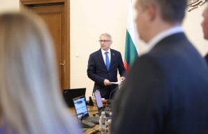 Премиерът обеща! 933 лева минимална работна заплата от 1 януари