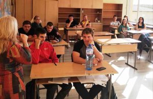 Експерти обучават зрелостници по програма „Предпазване на младите хора от престъпления“