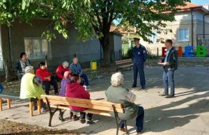 Полицаи се срещнаха с възрастни хора в Енево