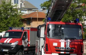 Спасители опитаха да смъкнат коте от покрив, огнеборци гасиха пожари в сухи треви и храсти