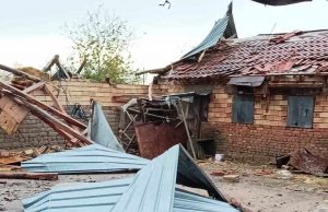 Село Загориче е на тъмно, вятърът попиля ламарини и керемиди