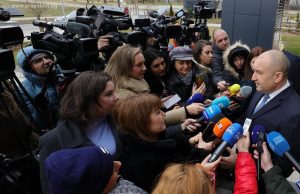 МВР разпореди пълна проверка на стари разследвания срещу лица от президенството, Румен Радев отговори на Пеевски