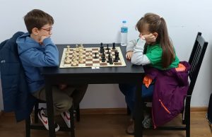 Близо 40 деца участваха в турнир по ускорен шах