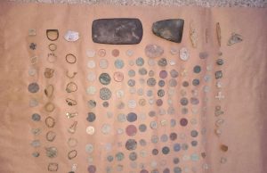 Иззеха антики и металотърсачи от два имота в Ивански