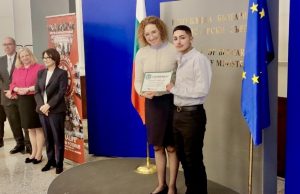 Първи сертификат в страната получи омбудсманът на СУ „Трайко Симеонов“