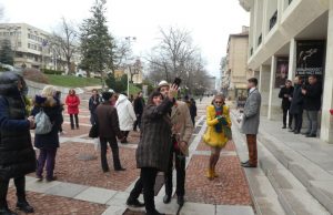 Карамфили за празника