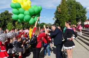 С атрактивно дефиле откриха Националния фестивал на мажоретния танц „Мадарски конник“