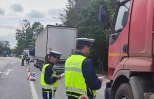 Три глоби с фиш за водачи на камиони