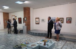 Областният управител проф. Добромир Добрев беше гост на откриването на годишна студентска изложба в ШУ