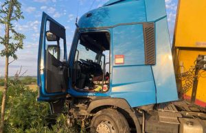 Камион се заби в канавка, временна организация на движението по „Хемус“ от Нови пазар към Варна