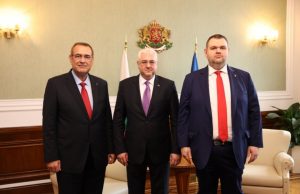Турският посланик в парламента на среща с Пеевски и Чакъров! (обновена)