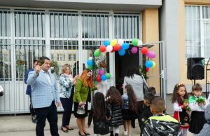 СУ „Трайко Симеонов“ посрещна своите първокласници (снимки)