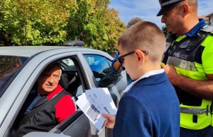 Ученици тестваха знанията на шофьори за правилата за движение по пътищата