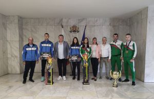 Кметът на Шумен награди шампионите по кикбокс и карате