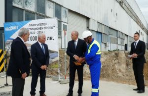 Президентът направи първа копка на разширението на производствената база на „Алкомет“