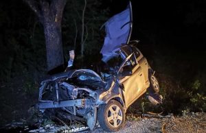 Кола с тийнейджъри катастрофира, двама са в болница