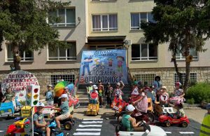 Малчугани се забавляваха, учейки правилата за движение