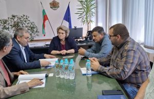 Координираха дейностите за почистване на просеки по електропроводите