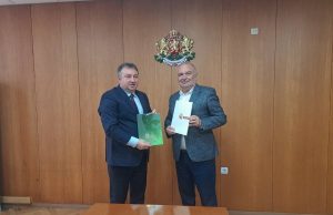 Община Шумен и Варненският свободен университет с договор за сътрудничество