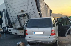 Камион премина през мантинела, озова се в насрещното и се заби в кола на „Хемус“