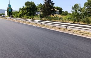 Ремонтиран е пътят към Пети километър