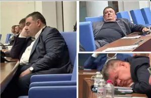 Депутатска дрямка – какво сънуват добре охранените…