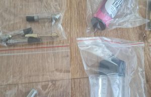 Двама непълнолетни с вейпове в джоба, в домовете им са открити още устройства