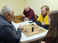 12 незрящи се включиха в приятелската спортна среща по табла и шах