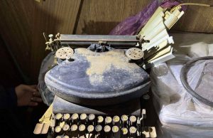 Иззеха старинни предмети и скенер от дома на новопазарец