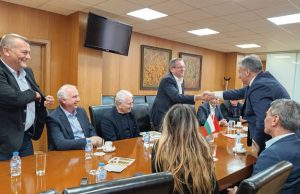 Делегация от Айвалък гостува на кмета проф. Христов и екипа му