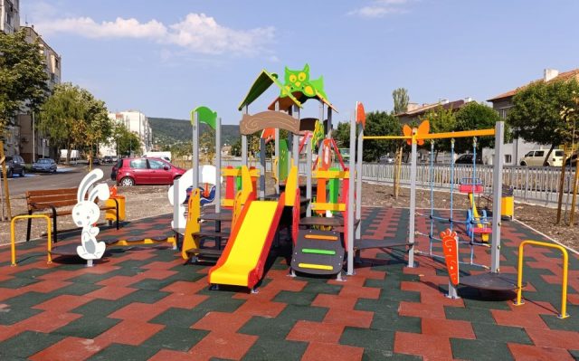 Детска площадка 22